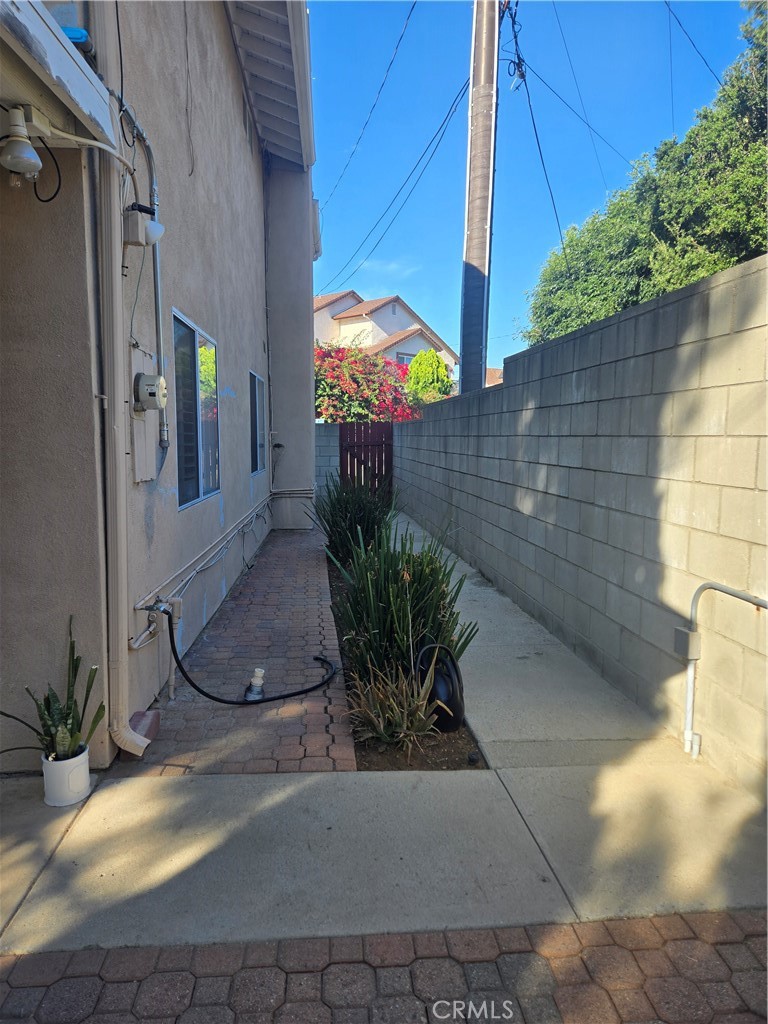 https://media.crmls.org/medias/c5b23f76-67e1-4fcc-b58f-122713bd3b4c.jpg?preset=X-Large