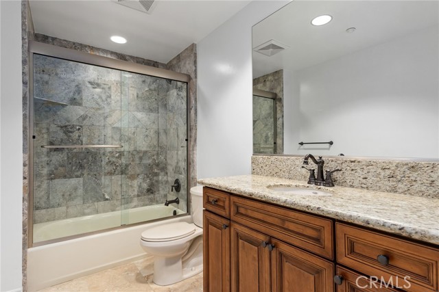 Detail Gallery Image 17 of 29 For 11633 Chenault St #202,  Los Angeles,  CA 90049 - 2 Beds | 2/1 Baths