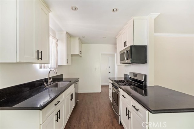 4402 Highgrove Avenue, Torrance CA: https://media.crmls.org/medias/c5b398d1-7b82-4397-92fa-ba9c45eb81c3.jpg