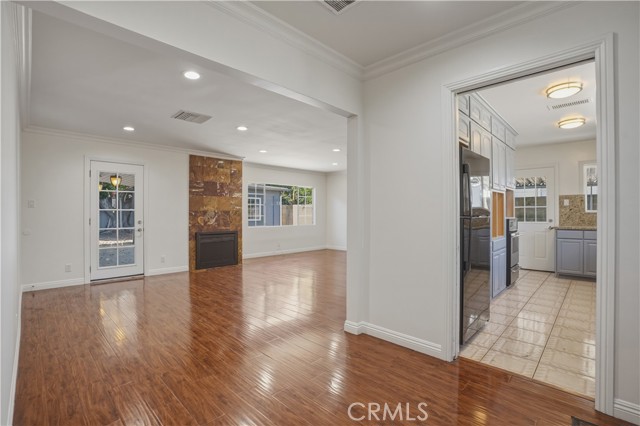 Detail Gallery Image 4 of 37 For 6527 Buffalo, Van Nuys,  CA 91401 - 3 Beds | 2 Baths