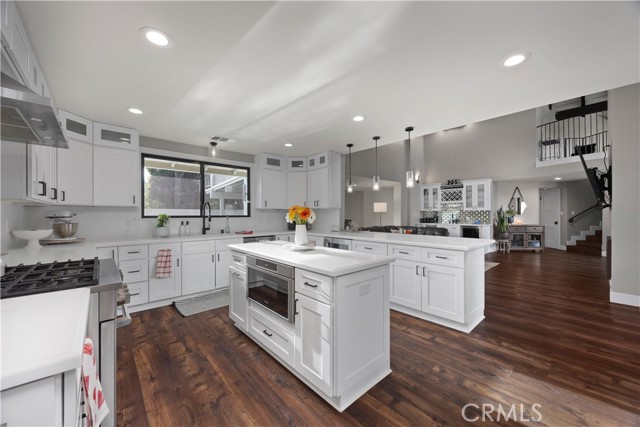 Detail Gallery Image 2 of 70 For 841 Fairway Dr, Bakersfield,  CA 93309 - 5 Beds | 3 Baths