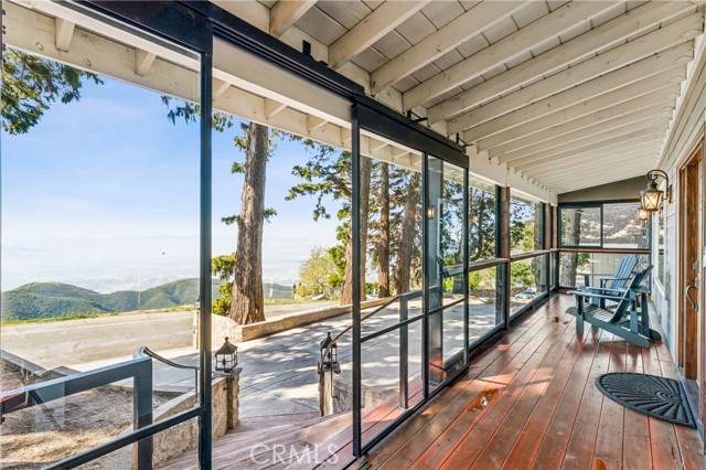 Detail Gallery Image 3 of 29 For 22988 Valley View, Crestline,  CA 92325 - 3 Beds | 2 Baths