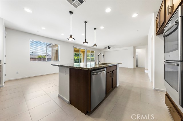 Detail Gallery Image 13 of 53 For 1283 W Tulip Circle, Beaumont,  CA 92223 - 5 Beds | 4 Baths