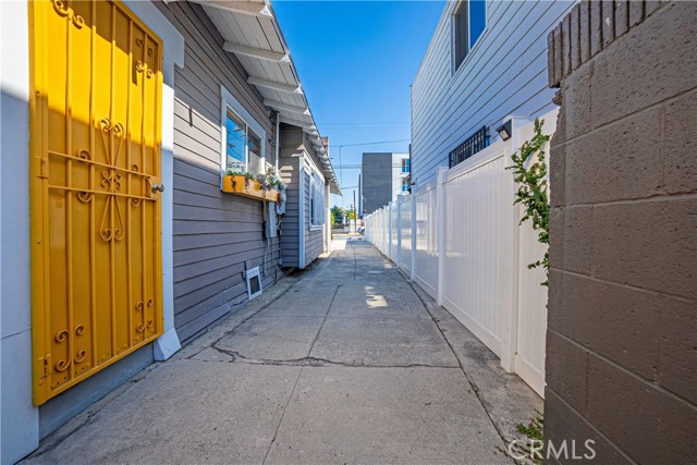 Detail Gallery Image 40 of 70 For 1610 W 36th Place, Los Angeles,  CA 90018 - 4 Beds | 2/1 Baths