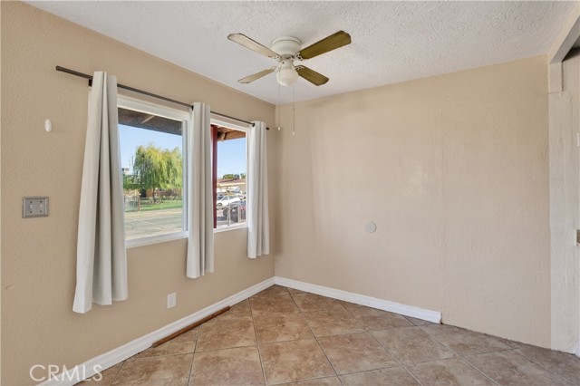Detail Gallery Image 11 of 42 For 15254 Las Piedras Dr, Victorville,  CA 92395 - 4 Beds | 2 Baths