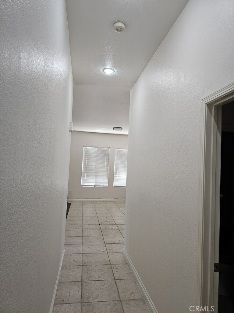 https://media.crmls.org/medias/c5b7bb97-7207-4a99-9d66-7a375152871d.jpg?preset=X-Large