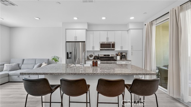 Detail Gallery Image 8 of 33 For 14116 Bay, La Mirada,  CA 90638 - 2 Beds | 2/1 Baths