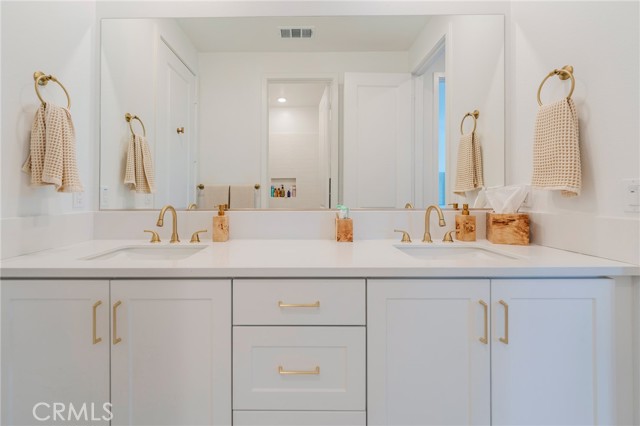 Detail Gallery Image 27 of 49 For 9672 Dawning Dr, Huntington Beach,  CA 92646 - 5 Beds | 4/1 Baths