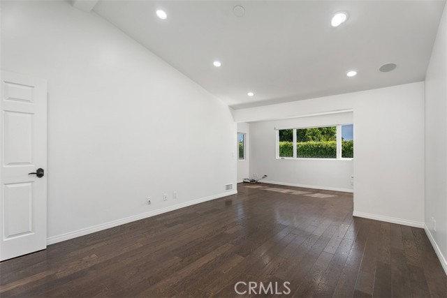 31719 Coast Highway, Laguna Beach CA: https://media.crmls.org/medias/c5b9075d-b95e-47d7-ae7f-bcecdd156180.jpg