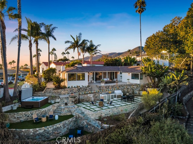 10 Camel Point, Laguna Beach CA: https://media.crmls.org/medias/c5b94080-a716-454e-bb6f-3a013049c2c1.jpg