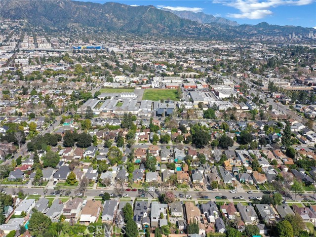 Detail Gallery Image 52 of 55 For 345 S Beachwood Dr, Burbank,  CA 91506 - 5 Beds | 3 Baths