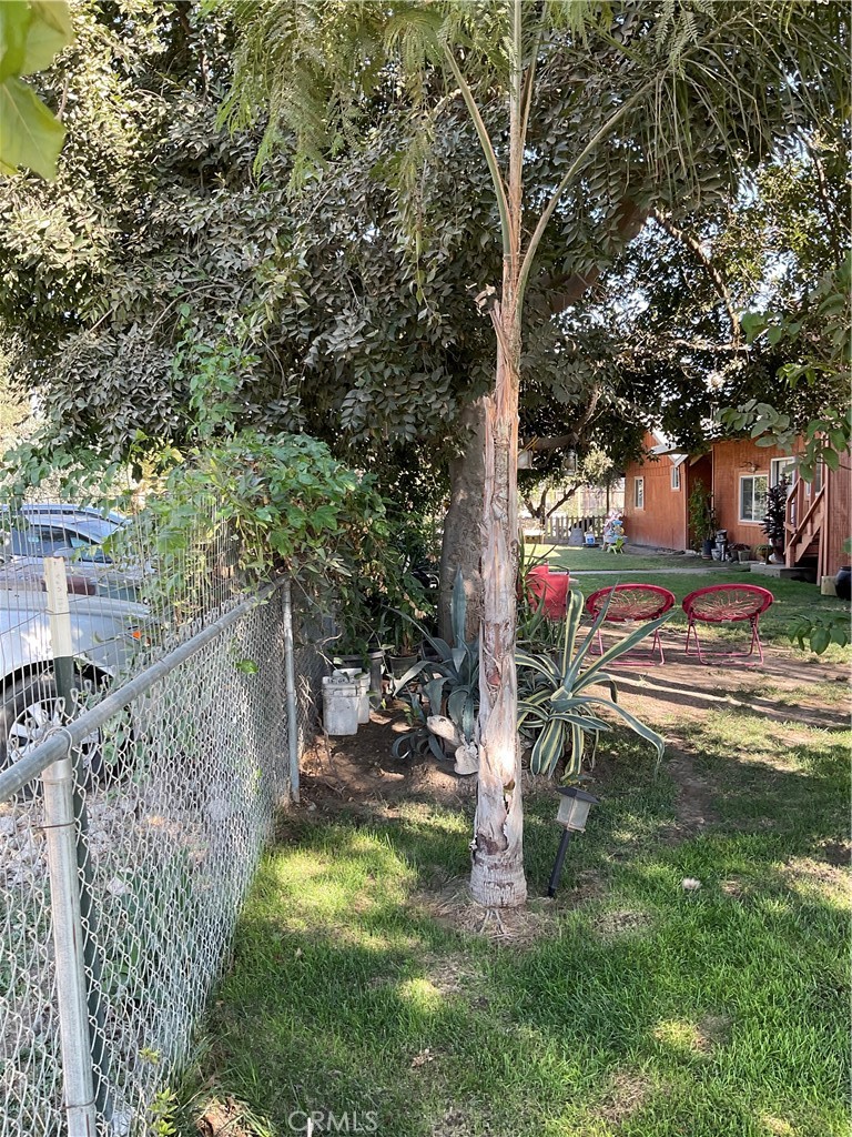 https://media.crmls.org/medias/c5ba140f-68b8-40a5-b732-98d3d7a6b253.jpg?preset=X-Large
