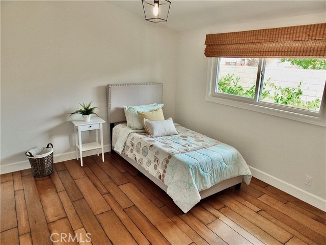 2285 Avalon, Costa Mesa CA: https://media.crmls.org/medias/c5ba6d13-45bf-4278-b781-f52f6e3c8b5a.jpg