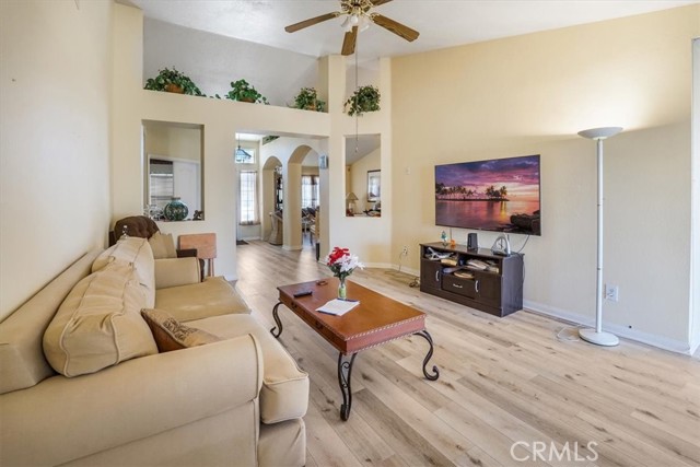 Detail Gallery Image 6 of 45 For 14042 Rogers Ln, Victorville,  CA 92392 - 3 Beds | 2 Baths