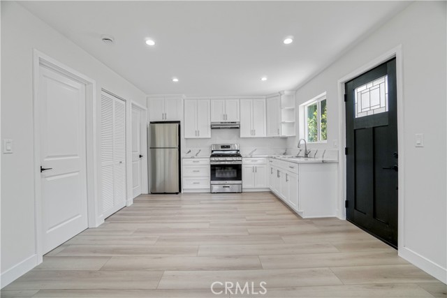 Detail Gallery Image 28 of 35 For 19120 Bessemer, Tarzana,  CA 91335 - 4 Beds | 3 Baths