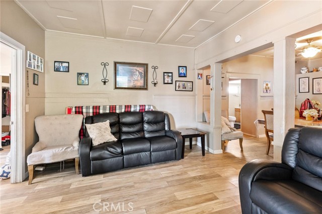 207 E 5th Street, Beaumont CA: https://media.crmls.org/medias/c5baec47-000a-489c-8725-f95b5eb90c5b.jpg