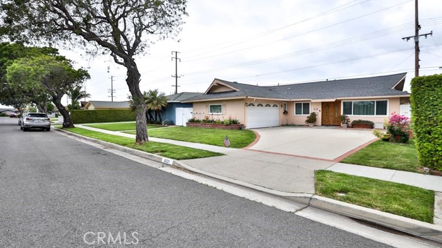 Detail Gallery Image 13 of 18 For 6631 Walton Dr, Huntington Beach,  CA 92647 - 4 Beds | 2 Baths