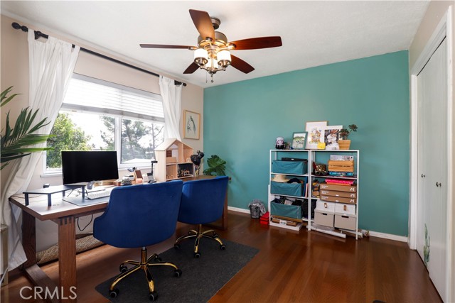 2114 India Street, Los Angeles CA: https://media.crmls.org/medias/c5bbb527-52b0-4ea7-bf03-c4a64bdd0d66.jpg