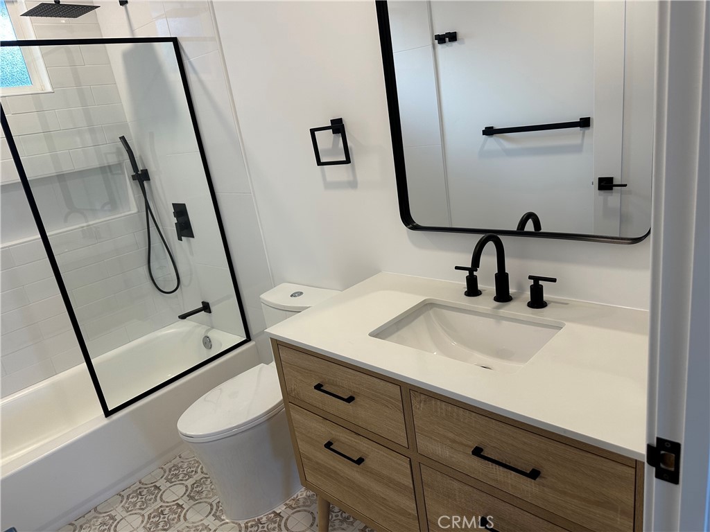 https://media.crmls.org/medias/c5bc9565-ffba-4550-a4cf-2b0882ec0883.jpg?preset=X-Large