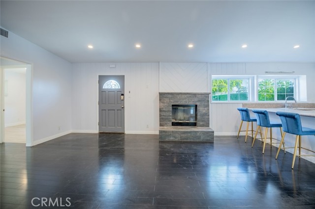 Detail Gallery Image 7 of 22 For 8561 Orion Ave, North Hills,  CA 91343 - 2 Beds | 2 Baths