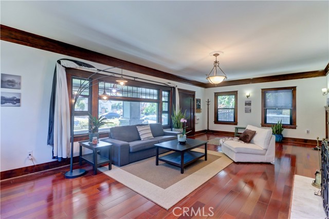 223 N St Andrews Place, Los Angeles CA: https://media.crmls.org/medias/c5bcff6b-bcd6-4842-96cb-9e95d820c454.jpg