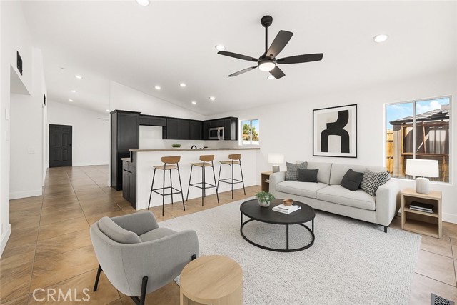 Detail Gallery Image 5 of 58 For 4042 E Avenue R6, Palmdale,  CA 93552 - 3 Beds | 2 Baths