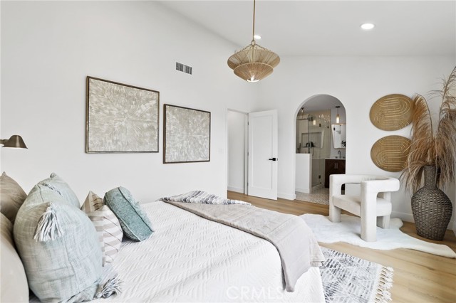 23941 Jarrow Lane, Lake Forest CA: https://media.crmls.org/medias/c5be43fb-93a2-4f79-9951-01147c3e3860.jpg