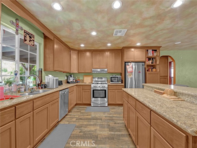 Detail Gallery Image 10 of 30 For 44021 Fenner Ave, Lancaster,  CA 93536 - 3 Beds | 2 Baths