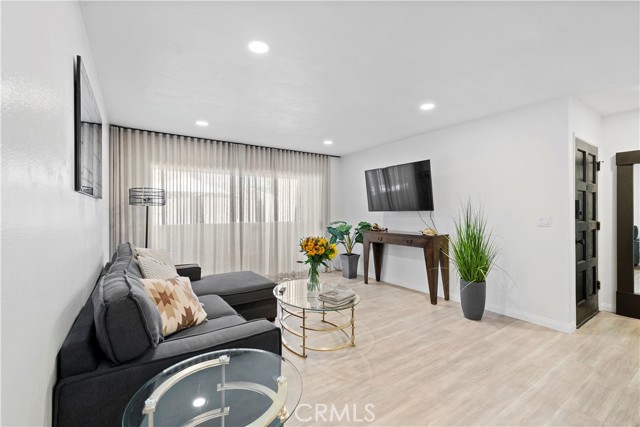 1001 W Macarthur Boulevard, Santa Ana CA: https://media.crmls.org/medias/c5be6dde-3493-4882-a5b8-20ac4e27e294.jpg