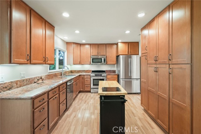 Detail Gallery Image 13 of 34 For 3534 Hearst Dr, Simi Valley,  CA 93063 - 3 Beds | 2 Baths
