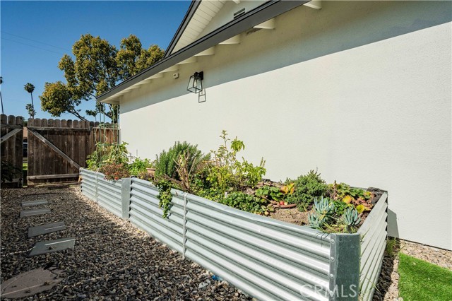 Image 20 of 21 For 492 Graham  