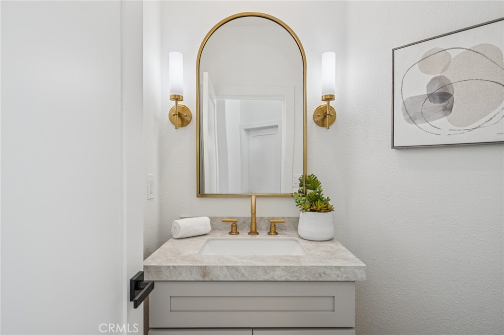 https://media.crmls.org/medias/c5bf590b-9075-4691-8cb9-7f8bb2ba09d9.jpg?preset=X-Large