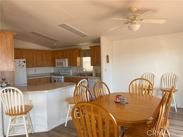 Detail Gallery Image 4 of 32 For 2 #60 Old Mobile Home Park Havasu Lake, Ca, Needles,  CA 92363 - 3 Beds | 2 Baths