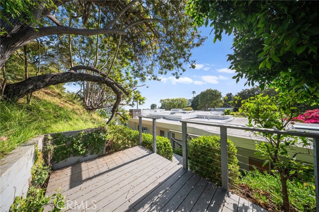 1046 N Hillcrest Road, Beverly Hills CA: https://media.crmls.org/medias/c5c01431-3fcc-43d1-ab92-372e463d92f2.jpg