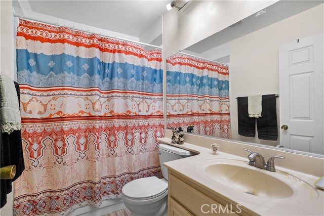 Detail Gallery Image 17 of 33 For 15801 Wyandotte St #109,  Lake Balboa,  CA 91406 - 3 Beds | 2/1 Baths