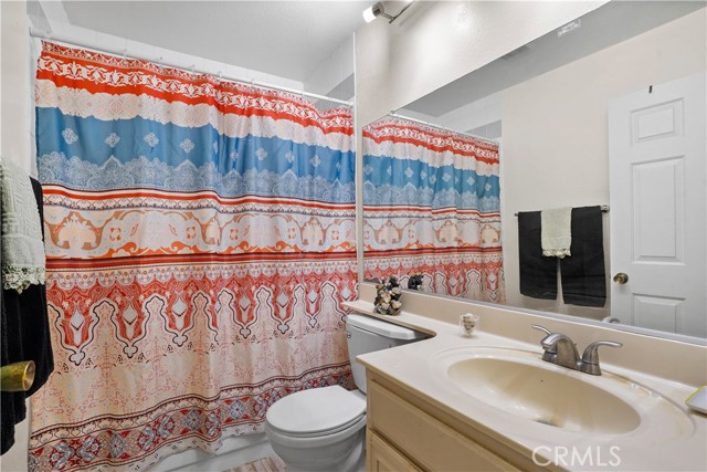 Detail Gallery Image 17 of 33 For 15801 Wyandotte St #109,  Lake Balboa,  CA 91406 - 3 Beds | 2/1 Baths