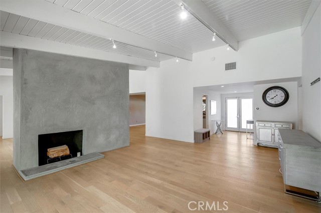 Detail Gallery Image 13 of 65 For 24216 Calvert St, Woodland Hills,  CA 91367 - 5 Beds | 3/1 Baths