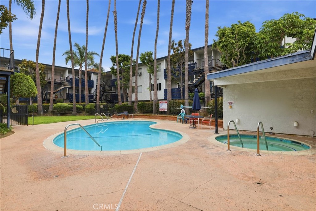 https://media.crmls.org/medias/c5c1b8c8-f750-4943-b263-107a95257588.jpg?preset=X-Large