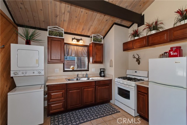 254 Wabash Lane, Sugarloaf CA: https://media.crmls.org/medias/c5c2189e-0601-46ab-b965-1a7e9165f5e8.jpg