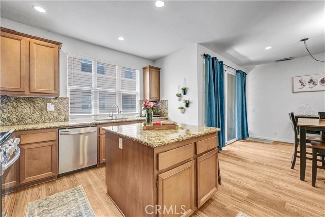 Detail Gallery Image 9 of 45 For 4440 Owens St #104,  Corona,  CA 92883 - 3 Beds | 2/1 Baths