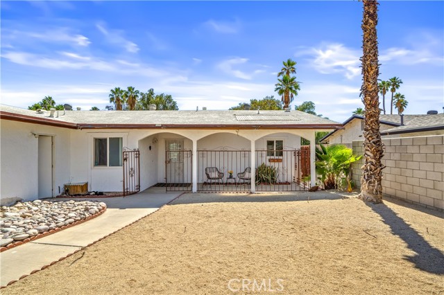 43160 Virginia Avenue, Palm Desert CA: https://media.crmls.org/medias/c5c2dc4e-3534-460e-8ce8-45885d403307.jpg