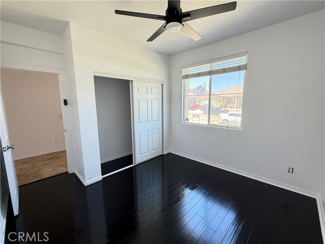 9093 Seal Beach Drive, Hesperia CA: https://media.crmls.org/medias/c5c32f32-d615-4803-b02a-d8d174a983a4.jpg
