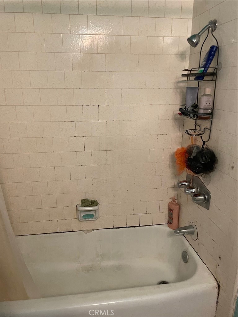 https://media.crmls.org/medias/c5c36975-2160-4db3-8fdb-9b18eb95879d.jpg?preset=X-Large