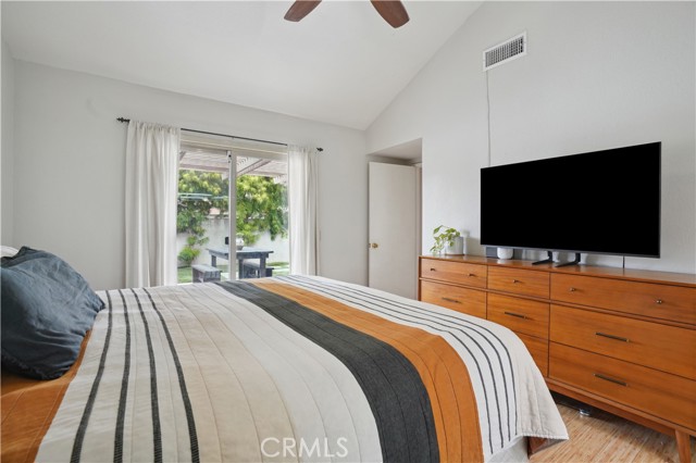1027 W Rainbow Falls Way, Orange CA: https://media.crmls.org/medias/c5c3cfc0-04d3-49d3-884b-21f36ab20e99.jpg