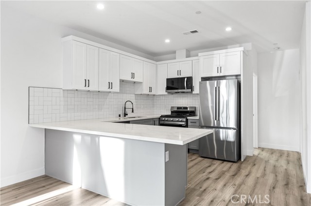 Detail Gallery Image 6 of 34 For 10857 Morrison, North Hollywood,  CA 91601 - 4 Beds | 3 Baths