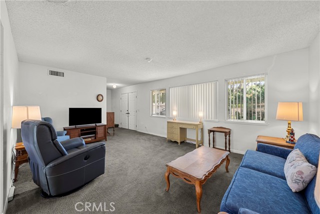 Detail Gallery Image 6 of 42 For 22337 Los Tigres Dr, Saugus,  CA 91350 - 3 Beds | 1/1 Baths