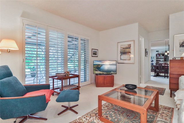 9845 Encino Avenue, Northridge CA: https://media.crmls.org/medias/c5c682ab-8bf8-4292-a941-f0f5665dfb3f.jpg