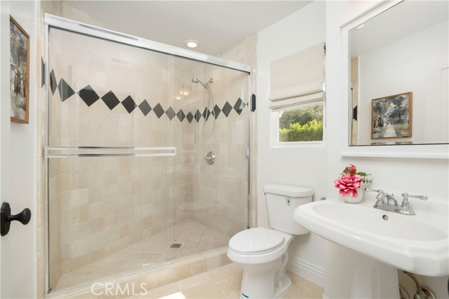 1247 Journeys End Drive, La Canada Flintridge CA: https://media.crmls.org/medias/c5c6c6cd-afd6-4e93-b00b-d51202e5acf0.jpg