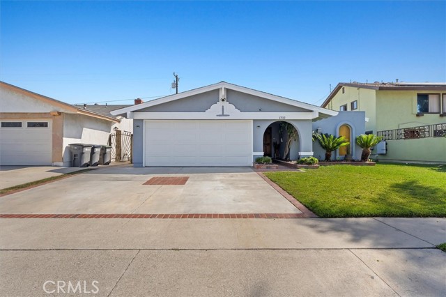 1702 E Dimondale Drive, Carson CA: https://media.crmls.org/medias/c5c6f49d-6001-489b-902a-b42a9eb1ee50.jpg