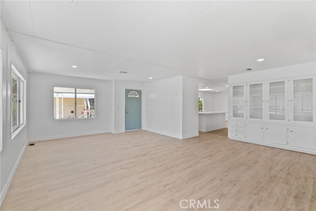 10200 Bolsa Ave, Westminster CA: https://media.crmls.org/medias/c5c891bb-902a-4b0d-8afb-11031e4da8c5.jpg